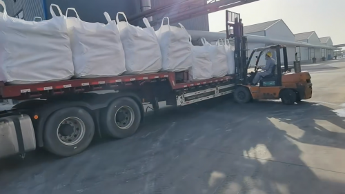 福建高粘度进口聚丙烯酰胺产品装车现场，确保快速配送到客户