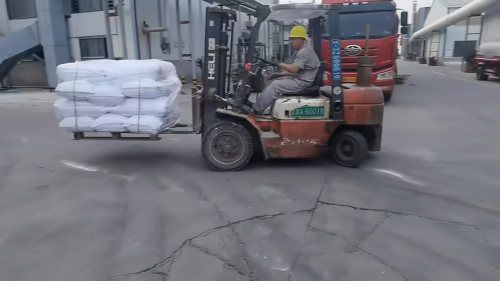 大庆工厂装车区，聚丙烯酰胺运输发货