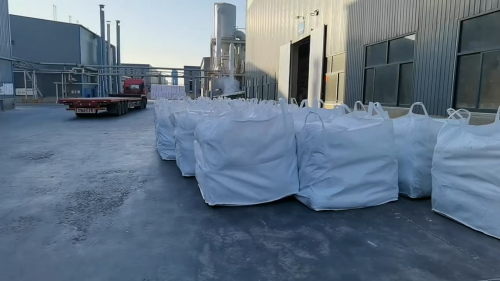 大庆聚丙烯酰胺装车现场，工厂生产线