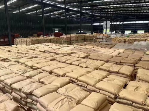 聚丙烯酰胺工厂装车过程，内蒙古水处理絮凝剂供应