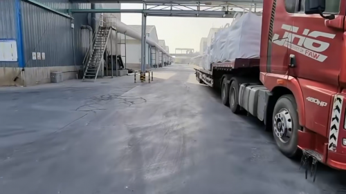 佳木斯油田聚丙烯酰胺产品装车细节，确保每批产品精准发货