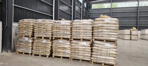 叉车搬运聚丙烯酰胺产品，适用于污水沉淀处理中的阴离子PAM或阳离子PAM