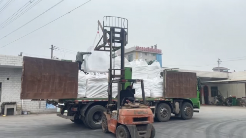 聚丙烯酰胺药剂（PAM）装车完成，工厂发货，服务全国客户。