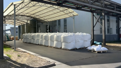 工厂装车现场，长春聚丙烯酰胺供应商专业包装与运输