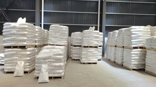 聚丙烯酰胺产品标准化包装及装车，确保客户收到优质水处理药剂