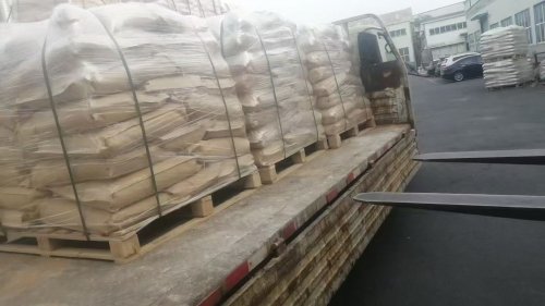 绥化聚丙烯酰胺PAM产品装车过程现场拍摄图