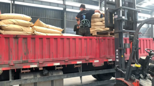聚丙烯酰胺产品装车，亳州工厂发货