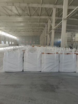 工厂装车聚丙烯酰胺产品准备发货画面