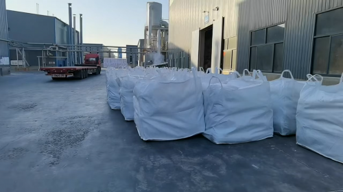 乌海洗砂聚丙烯酰胺厂家成品堆放及装车准备，保证产品质量与供应