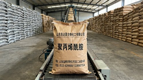 高含量PAM絮凝剂装车运输